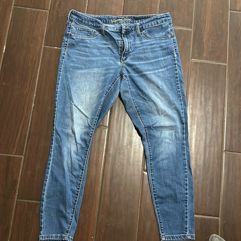 Universal Threads Mid-Rise Jegging